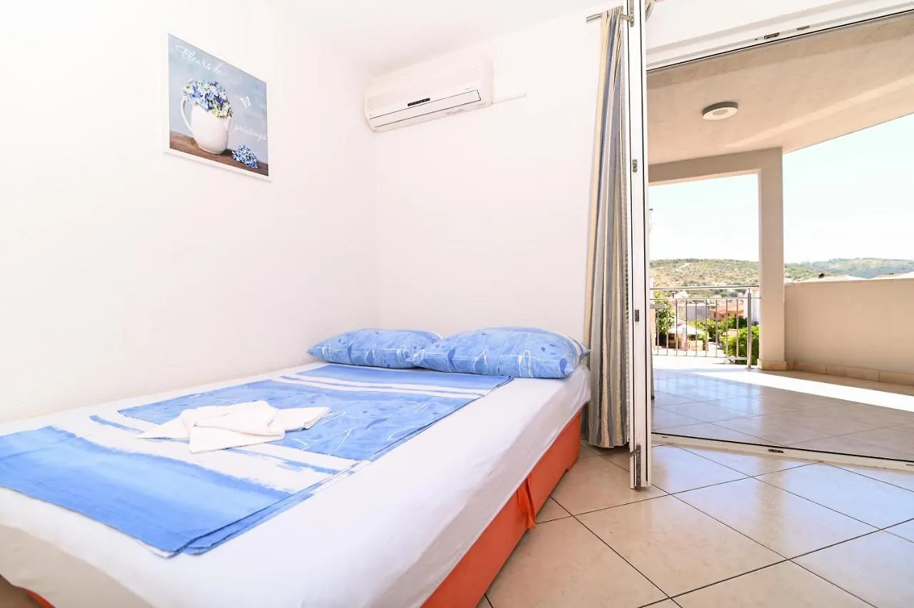 Apartmani Adria Trogir 0*,