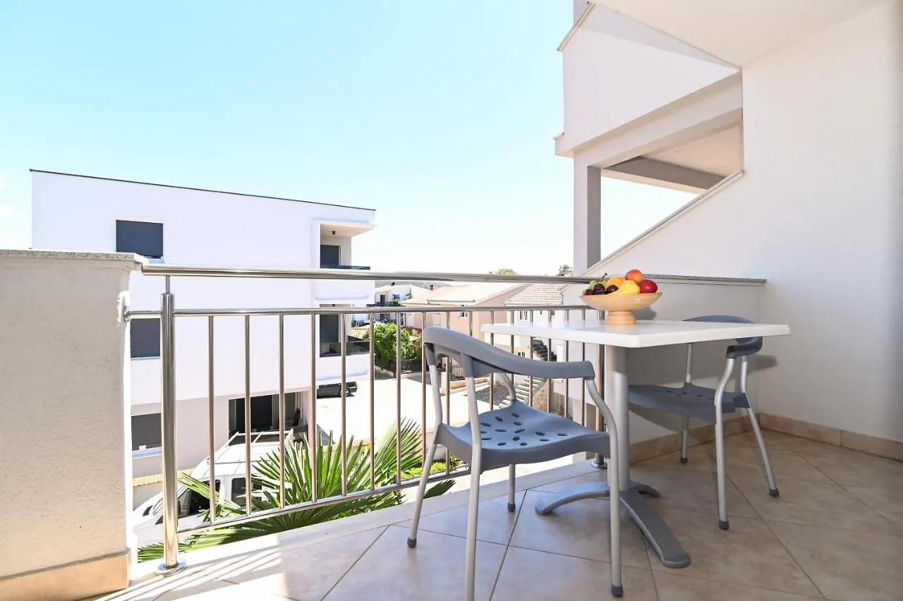 Apartmani Adria Trogir 0*,